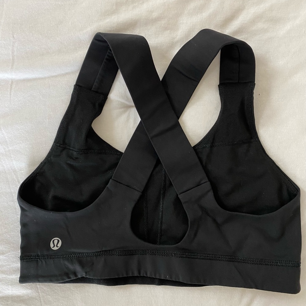 Black lululemon sport bra